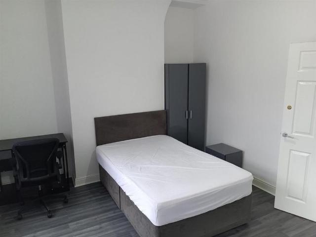 House for rent in Kensington, Calderstones