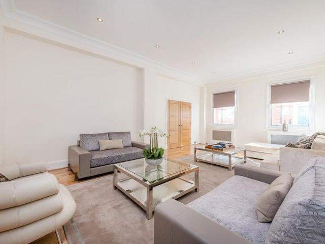 House for rent in Belgravia, Greater London