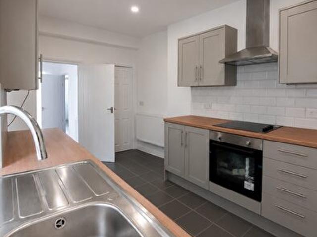 Apartment for rent in Pontygwaith, Wales