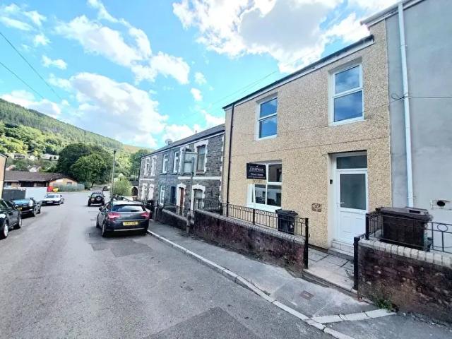 Apartment for rent in Aberfan, Wales