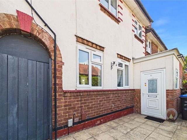 Apartment for rent in Headlands, Northampton
