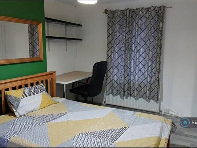 Apartment for rent in Port Tennant, Swansea