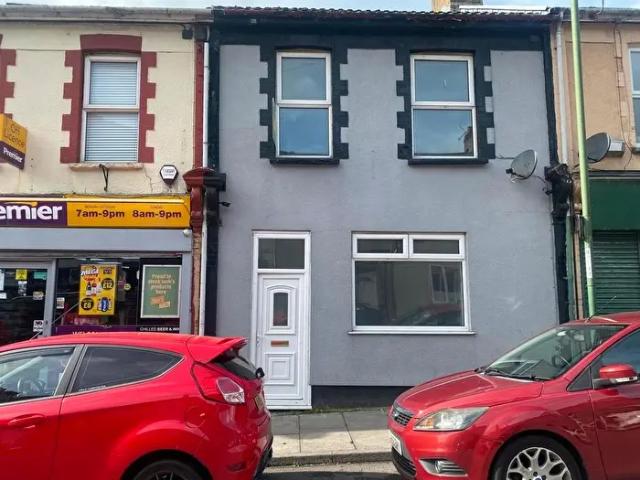 Apartment for rent in Cwm