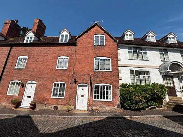 Apartment for rent in Cliff Hill, Green Close