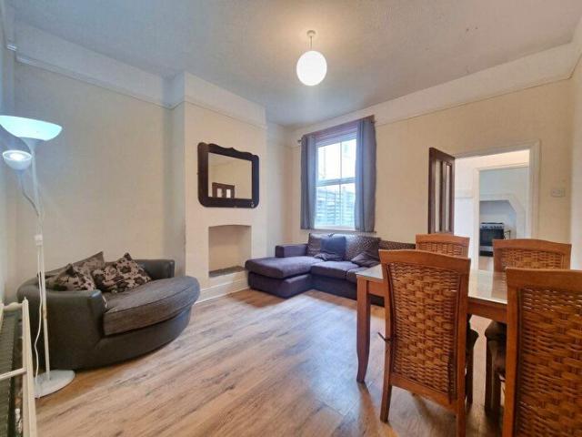 Apartment for rent in West End, Old Wharf
