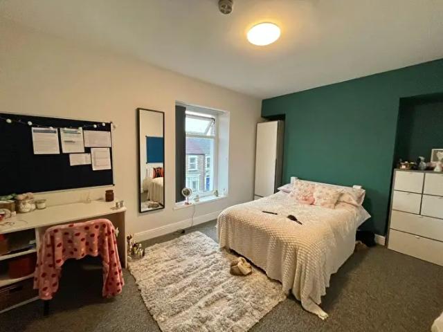 Apartment for rent in Cwmdu, Swansea