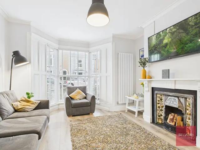 Apartment for rent in Oystermouth, Mumbles