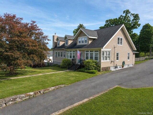 House for sale in Thompson Ridge, New York