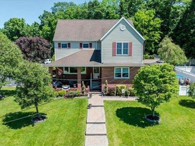 House for sale in Thornwood, New York
