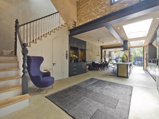 Apartment for rent in Brondesbury, Greater London