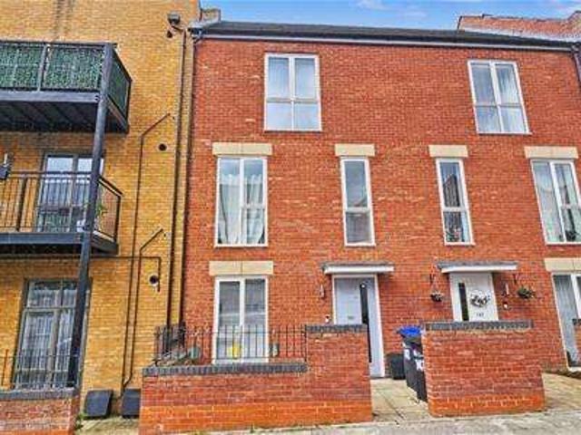Townhouse for sale in Upton