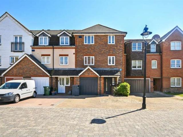 Townhouse for sale in Crumbles, Eastbourne