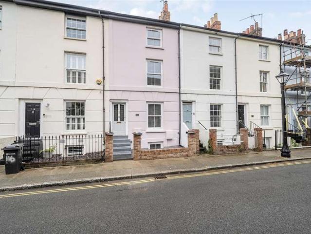Townhouse for rent in Southsea, City Of Portsmouth