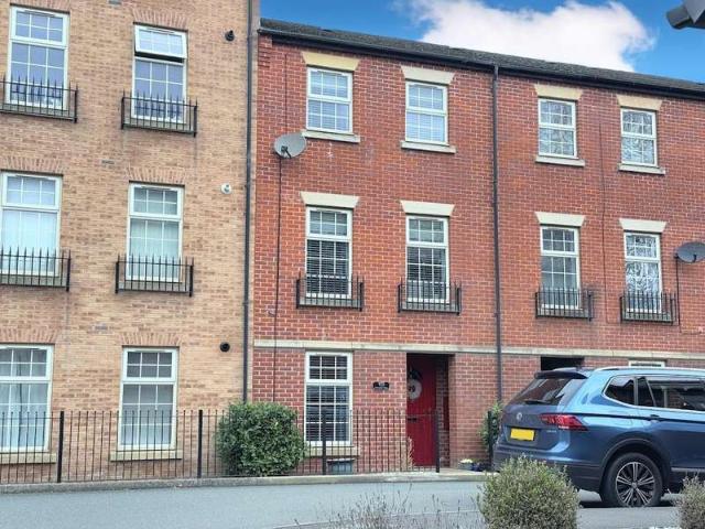 Townhouse for sale in Spondon, East Midlands