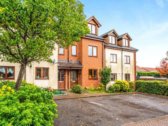 Townhouse for sale in High Wycombe Community Board, High Wycombe