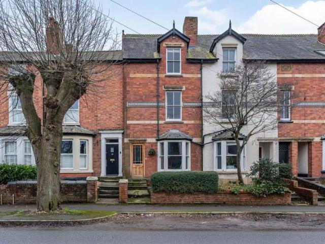 Townhouse for sale in Leominster
