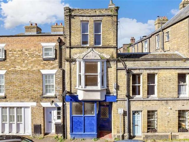 Townhouse for sale in Clarendon, Ash