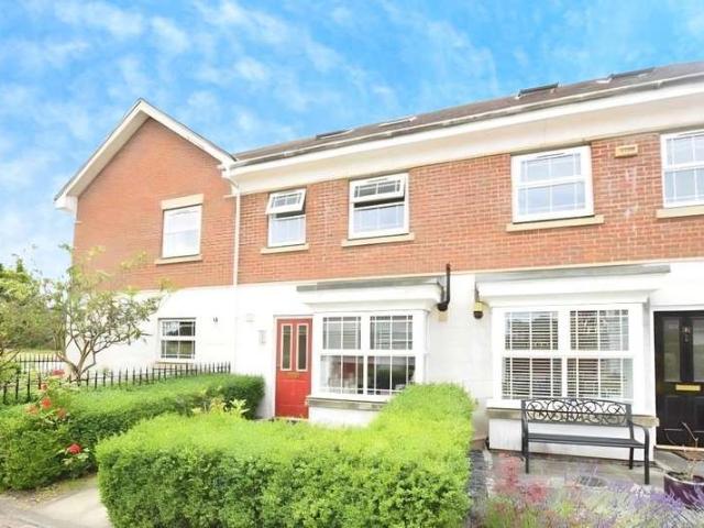 Townhouse for sale in Dettingen Park, Deepcut