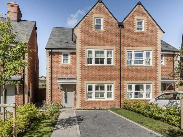 Townhouse for sale in The Slade, Oxfordshire