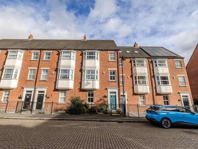 Townhouse for sale in North Gosforth, Newcastle Upon Tyne
