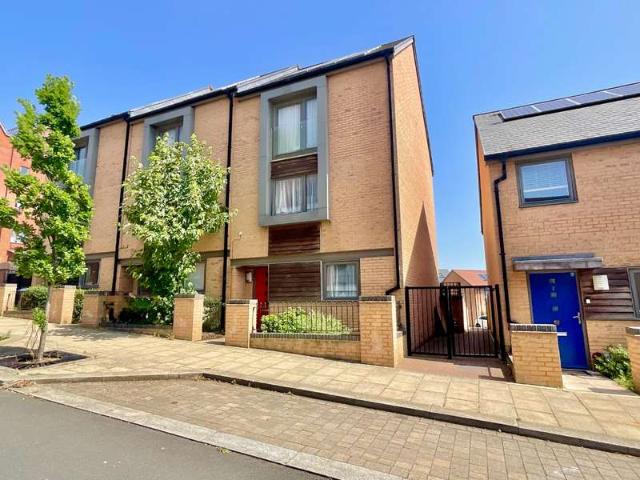 Townhouse for sale in Upton