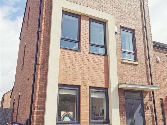 Townhouse for rent in Georgia, Greater Manchester