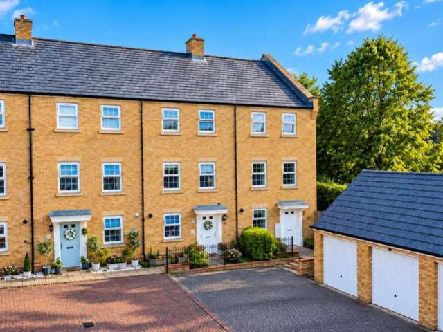 Townhouse for sale in Pouchen End, Hertfordshire
