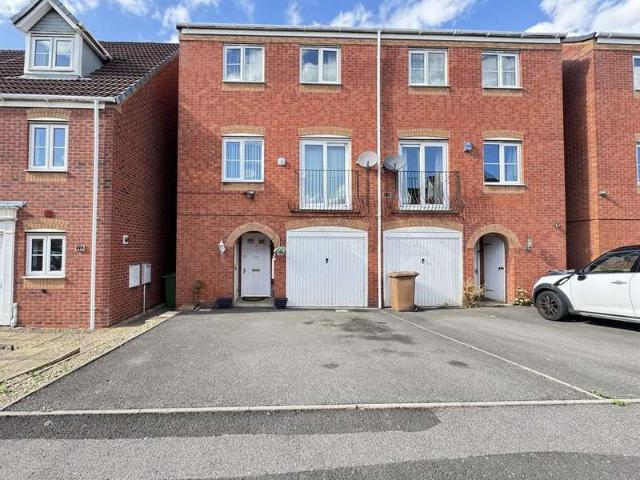 Townhouse for sale in Willenhall, Walsall