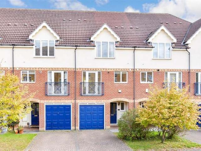 Townhouse for sale in Borstal, Rochester