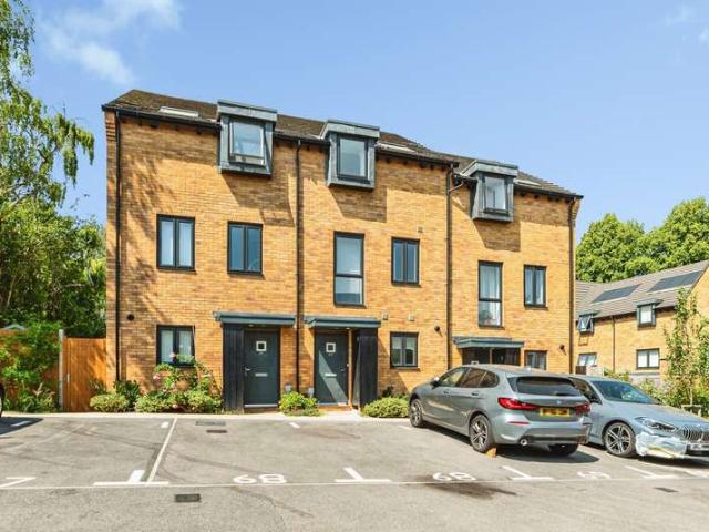 Townhouse for rent in Priest Down, Hampshire