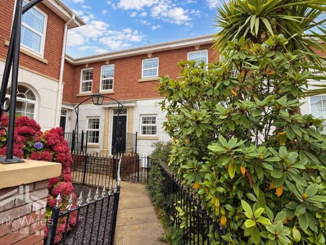Townhouse for sale in Cypress Point, Fylde