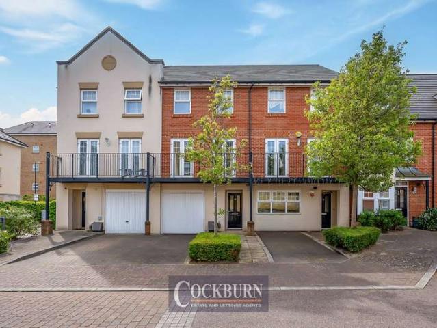 Townhouse for rent in Bromley Common, Greater London