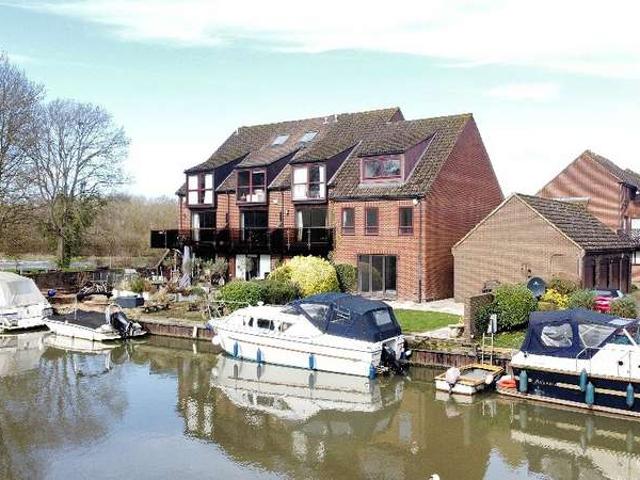 Townhouse for sale in Temple, Bisham