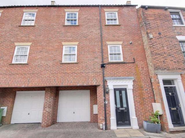 Townhouse for sale in Beverley, Hull and East Yorkshire