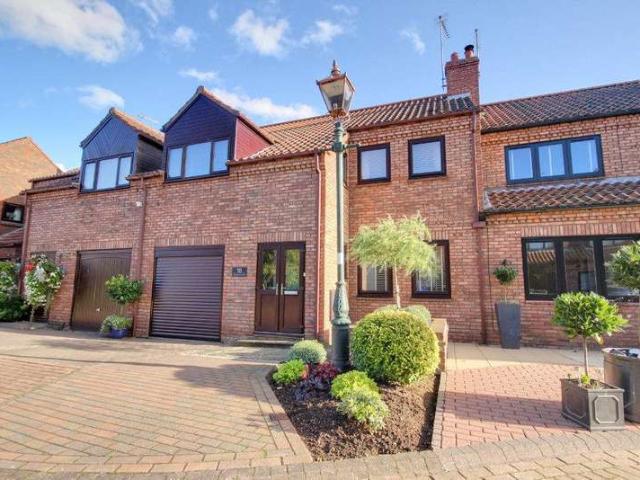 Townhouse for sale in Beverley, Hull and East Yorkshire