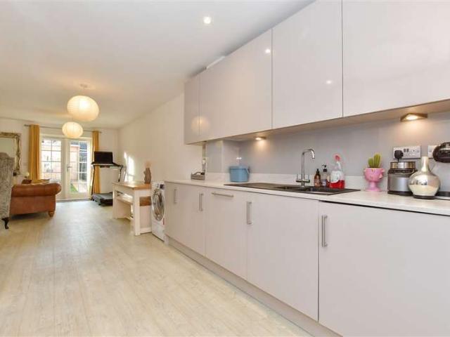 Townhouse for sale in Oxenden, The Bridge