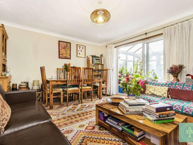 Townhouse for sale in Southgate, Oakwood