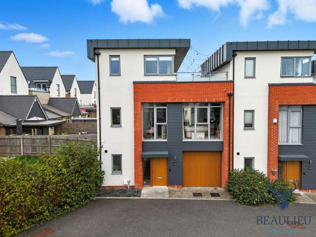 Townhouse for sale in Chelmsford, Essex