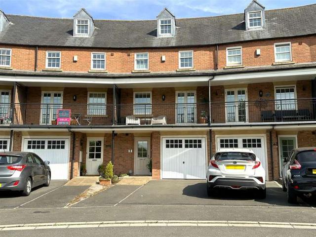Townhouse for sale in Alverton, East Midlands