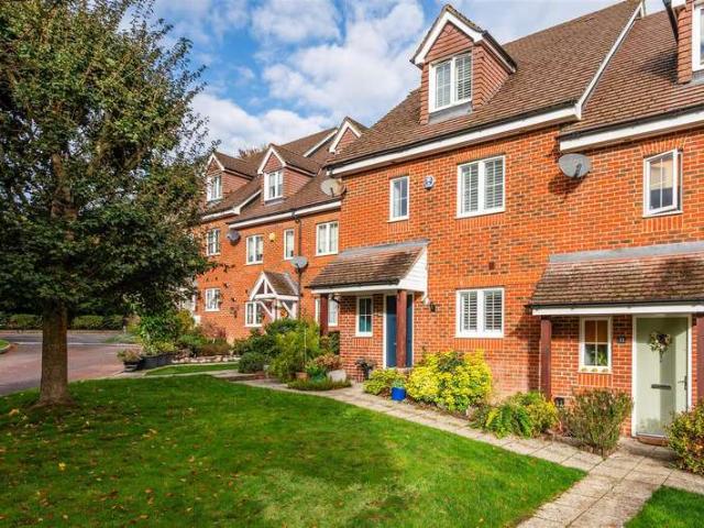 Townhouse for sale in Tattenham Corner, Red Hill