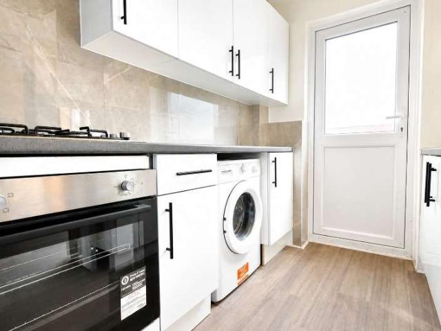 Townhouse for rent in Sudbury, Greater London