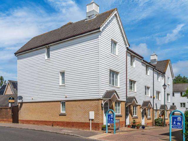 Townhouse for sale in The Butts, Kent