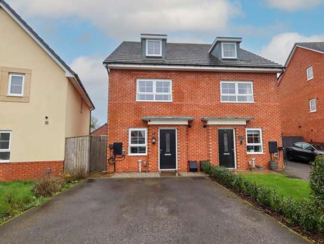 Townhouse for sale in Wesham, Lancashire