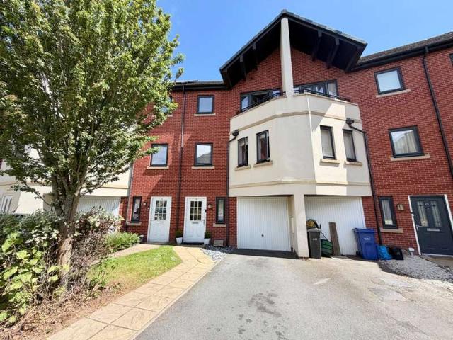 Townhouse for sale in West Midlands