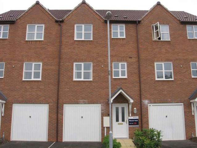 Townhouse for sale in Elmfield, Leicestershire