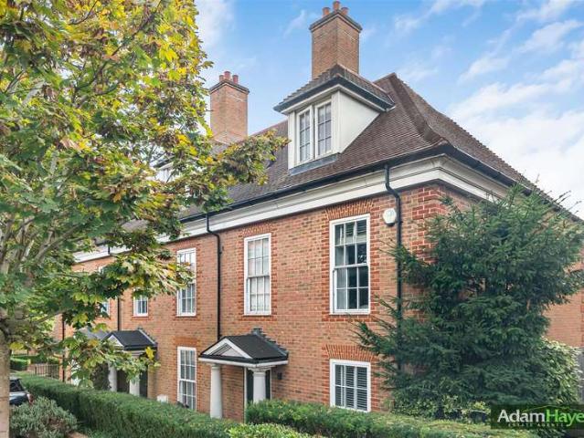 Townhouse for sale in London Borough of Barnet, Greater London