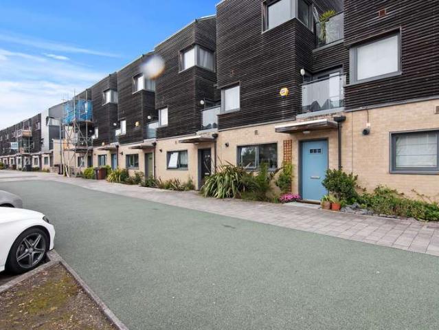 Townhouse for sale in Barking Riverside, Greater London