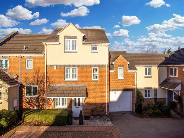 Townhouse for sale in Austhorpe, West Yorkshire