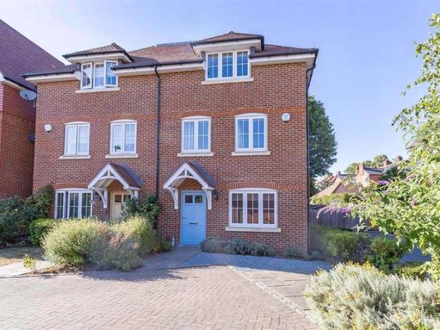 Townhouse for sale in Furze Platt, Maidenhead