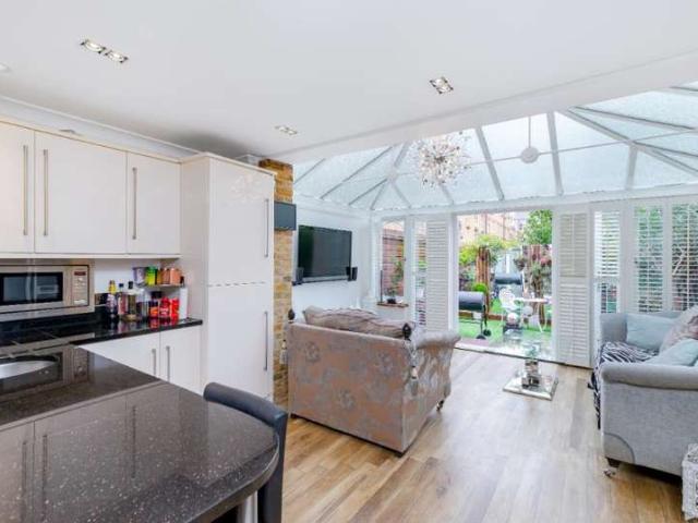 Townhouse for sale in Dalston, De Beauvoir Town
